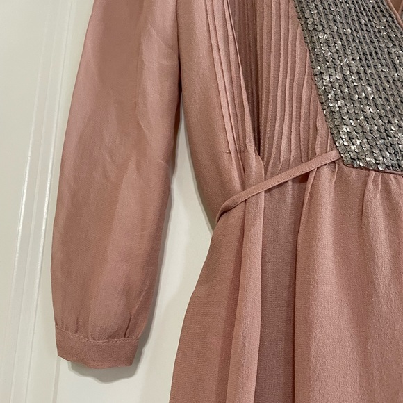 French Connection STUNNING Pink Dress w/ Deep Silver Sequined deep V neck, SZ 6 - Picture 12 of 16